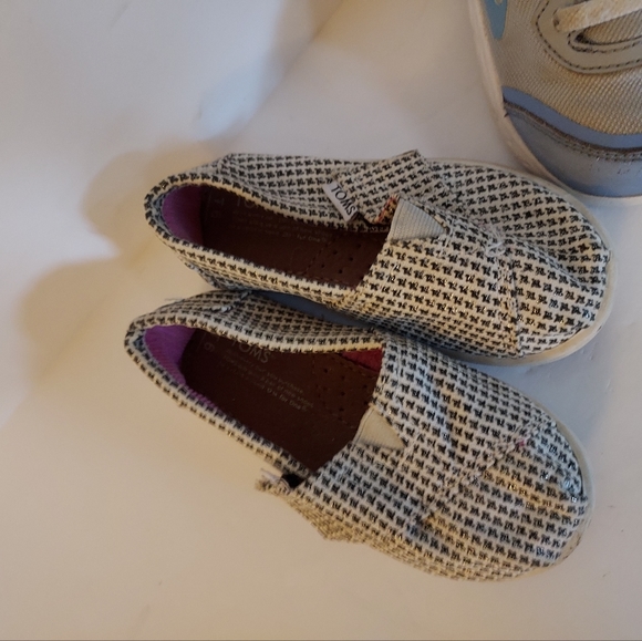 Toddler Girl TOMs & Nike Shoes Sizes 6T & 7 - Picture 2 of 3